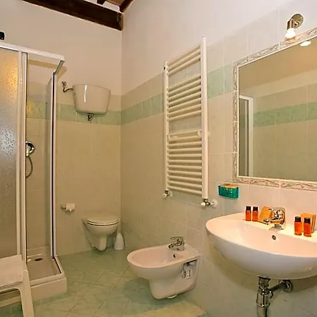 Oda ve Kahvaltı Brignole 3*
